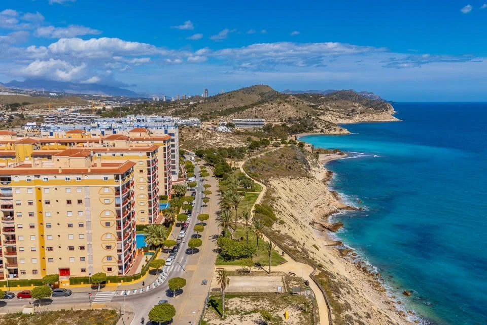 Apartament bine situat aproape de plajă, cu un excelent potențial de închiriere, de vânzare în Villajoyosa.