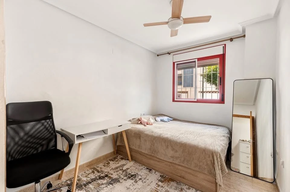 Apartament bine situat aproape de plajă, cu un excelent potențial de închiriere, de vânzare în Villajoyosa.