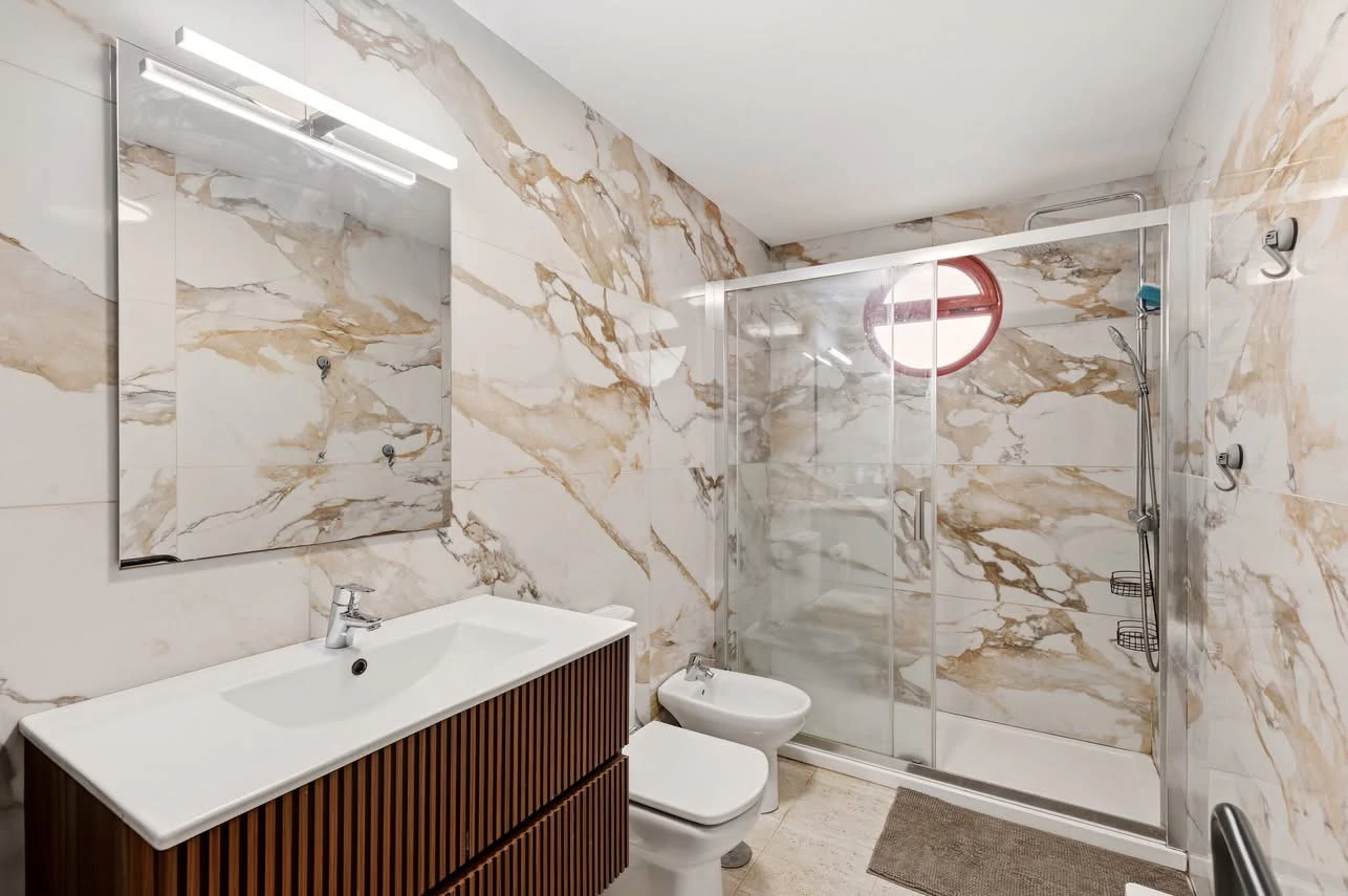 Apartament bine situat aproape de plajă, cu un excelent potențial de închiriere, de vânzare în Villajoyosa.