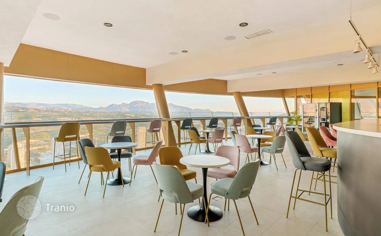 Apartamento de lujo en el 37º piso con vistas panorámicas al mar en Benidorm