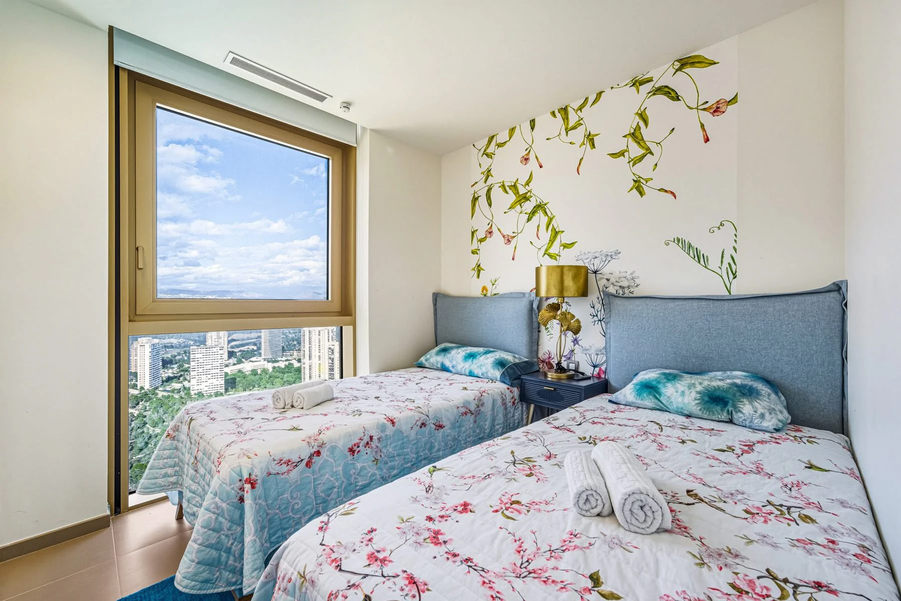 Apartamento de lujo en el 37º piso con vistas panorámicas al mar en Benidorm