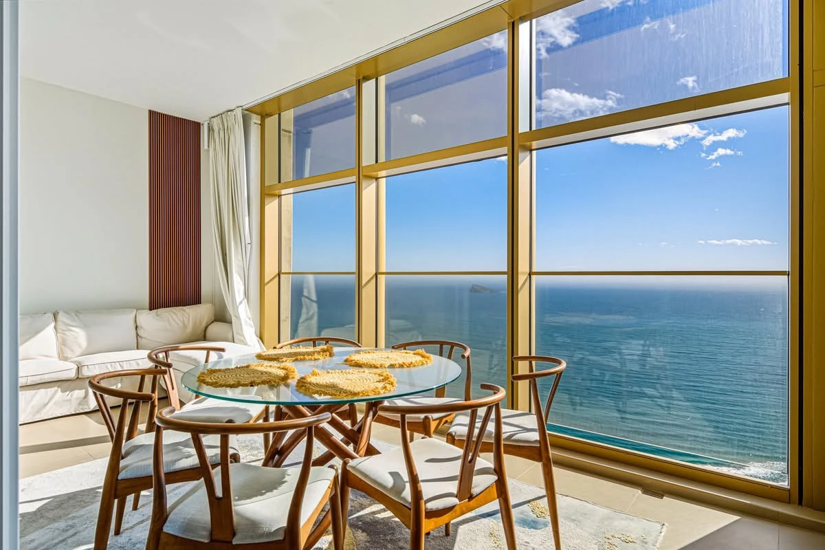 Apartamento de lujo en el 37º piso con vistas panorámicas al mar en Benidorm