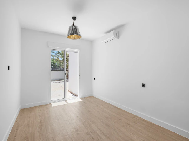 Vila complet renovată, orientată spre sud, de vânzare în La Nucía.