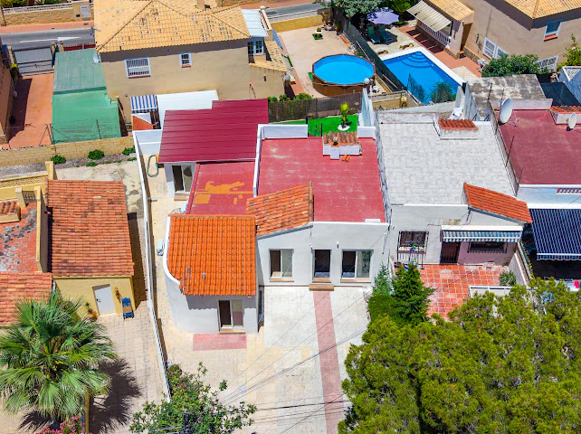 Vila complet renovată, orientată spre sud, de vânzare în La Nucía.