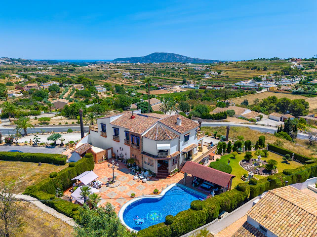 Vila mediteraneană de lux de vânzare în Teulada, pe un teren de 4.000 m²