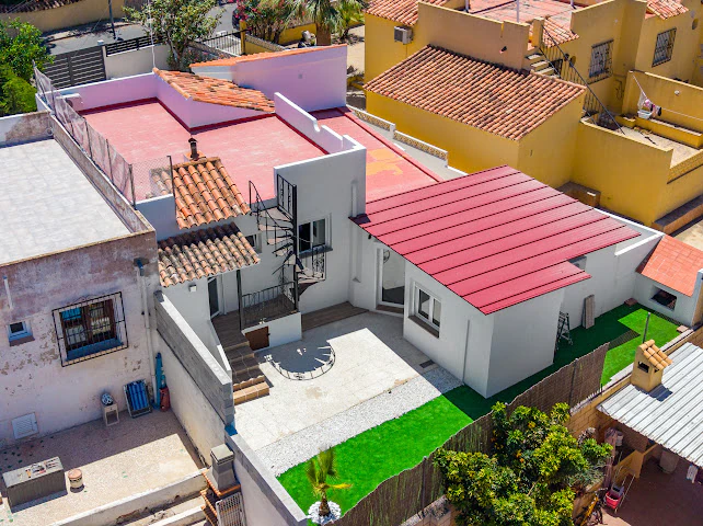 Vila complet renovată, orientată spre sud, de vânzare în La Nucía.