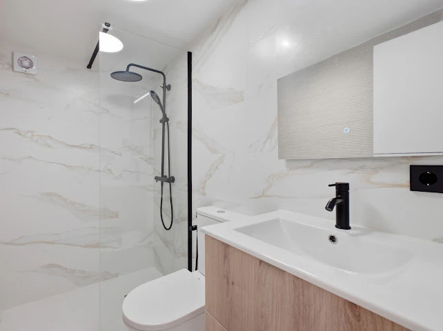 Vila complet renovată, orientată spre sud, de vânzare în La Nucía.