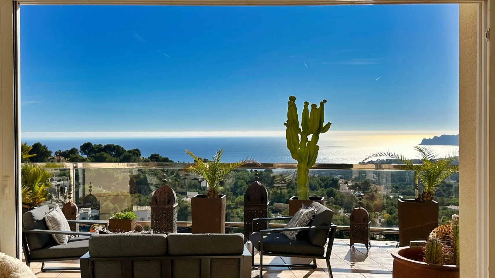 Penthouse exclusiv cu vedere la mare și solariu mare în Altea la Vella.