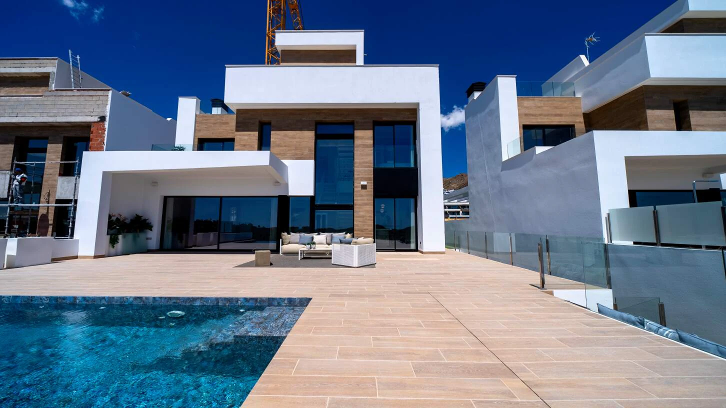 Vila modernă și luminoasă, recent construită, cu vedere panoramică la mare în Finestrat, piscină infinită și design exclusiv, lângă Benidorm.