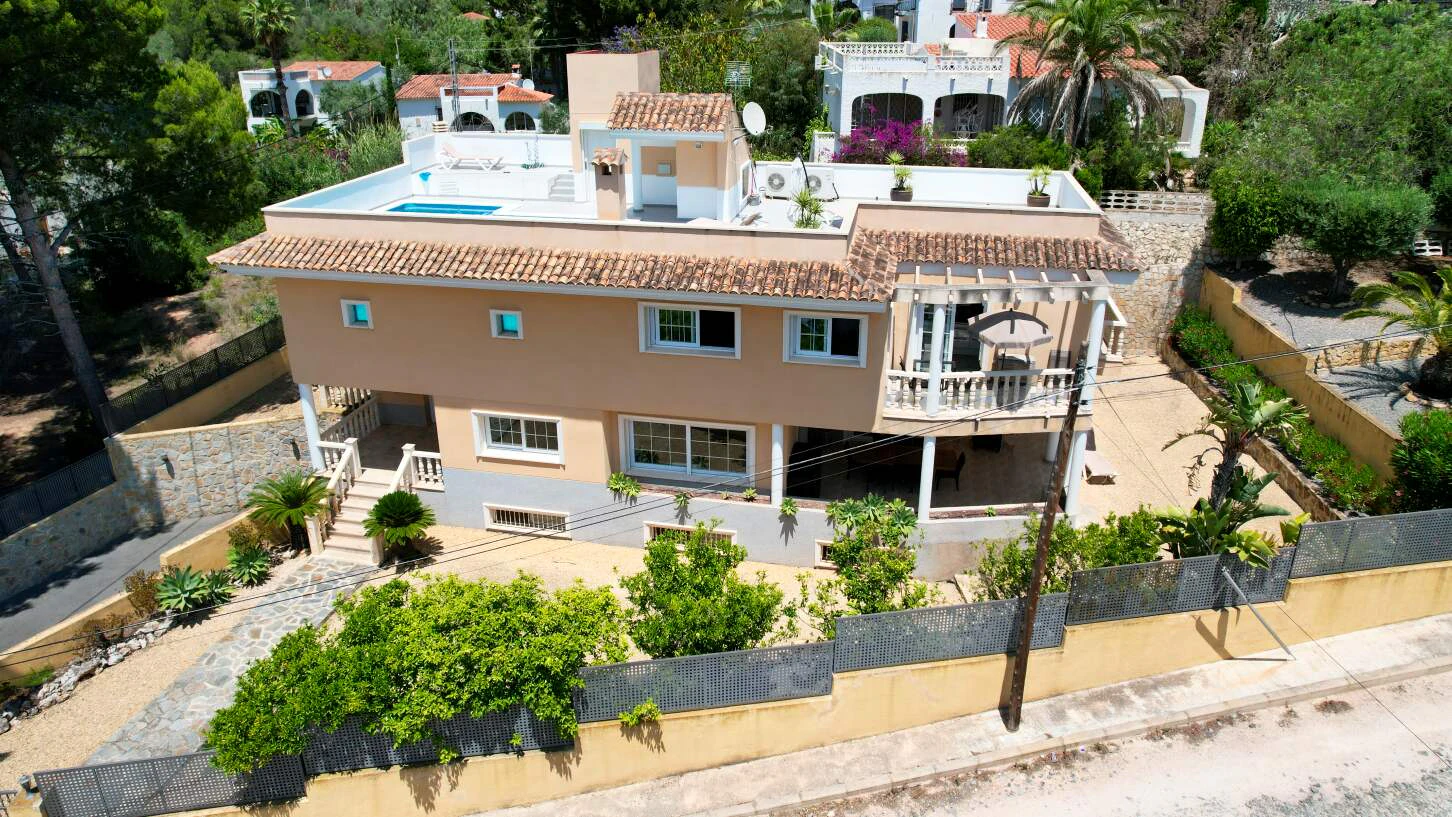 Exclusive villa just a few steps from the coast, in Altea