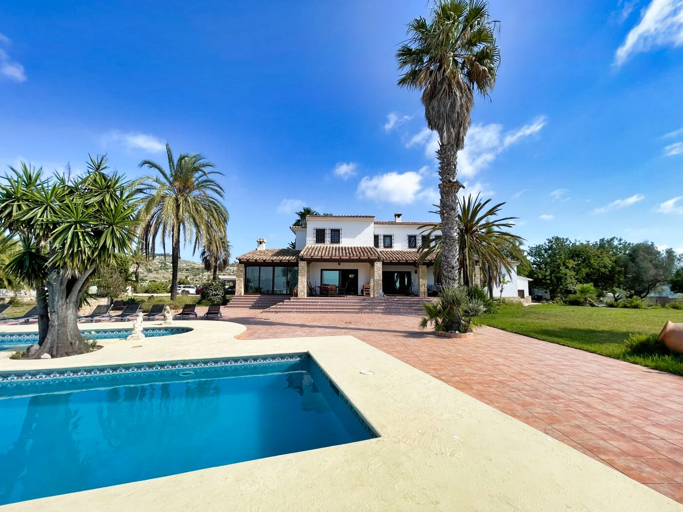 Finca met gastenverblijf en stallen te koop in Benissa