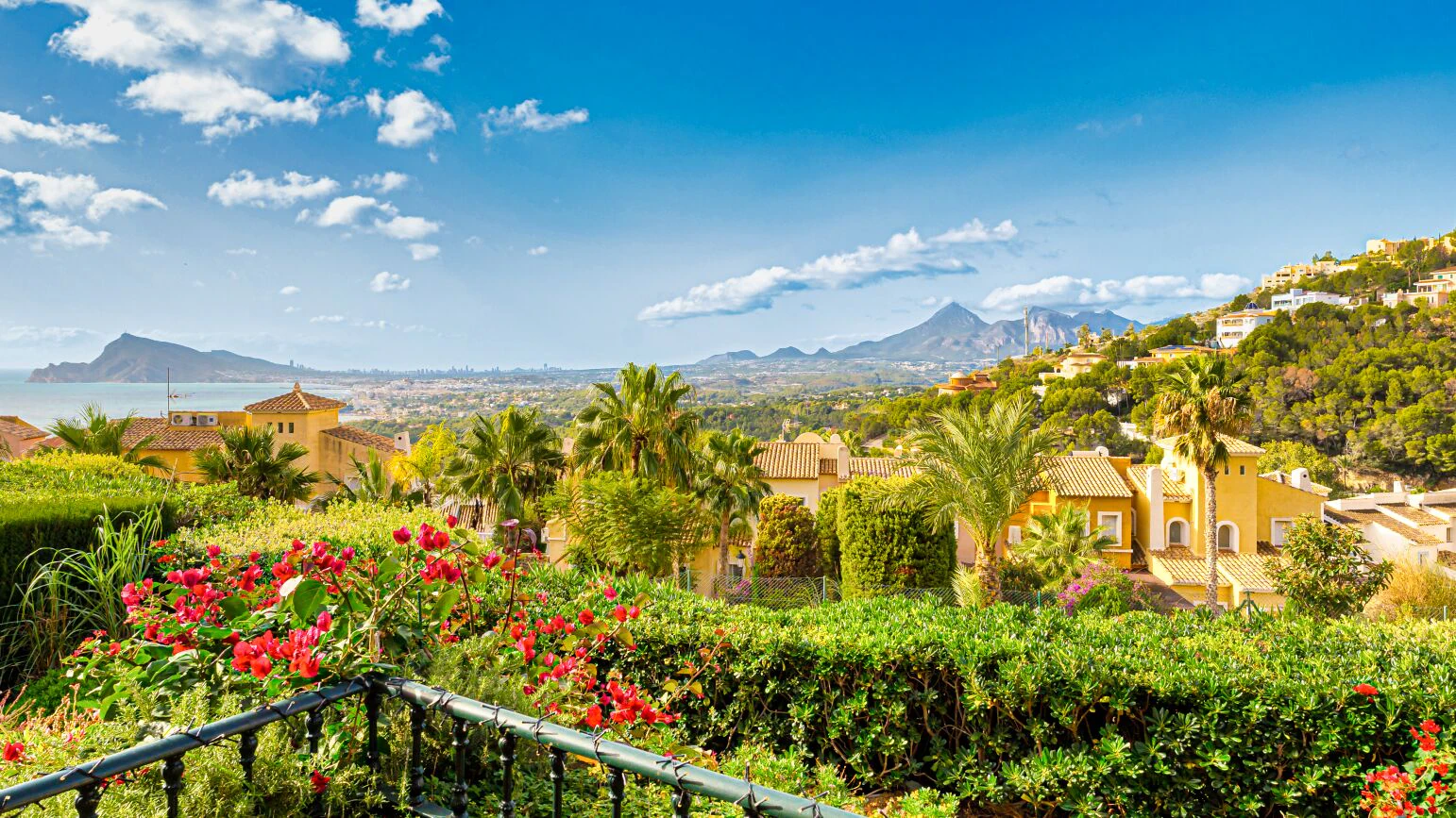 Mooi appartement met uitzicht op zee en de bergen in Altea Hills