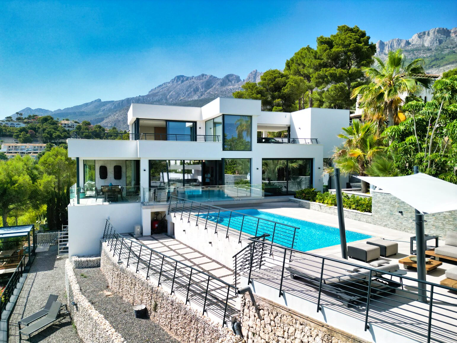 Modern villa right on the golf course in Altea La Vella