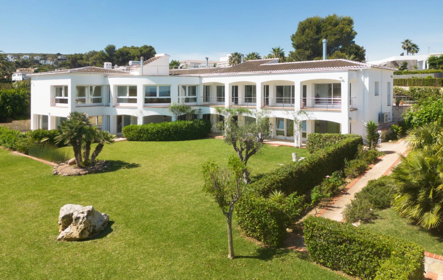 Indrukwekkende villa met gastenverblijf in Javea