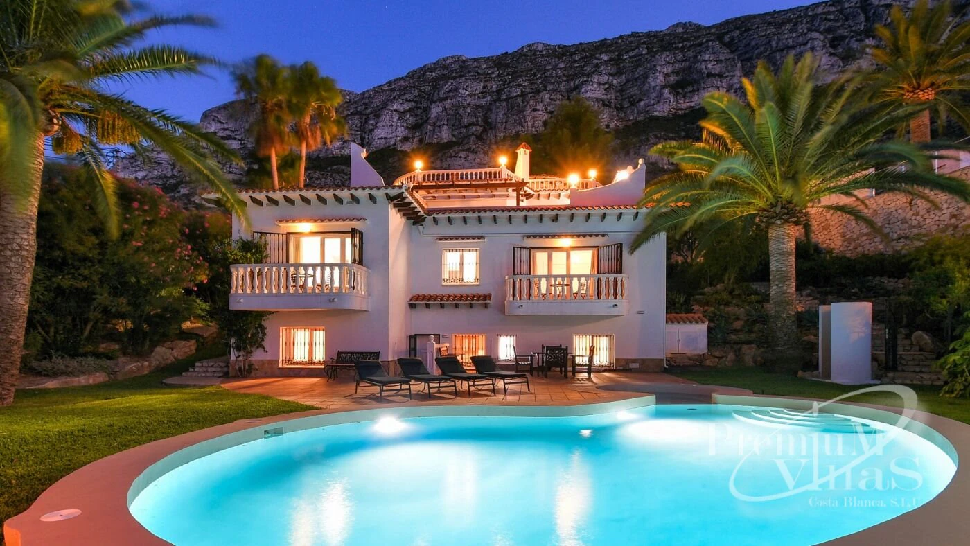 Villa with amazing sea views for sale in Denia