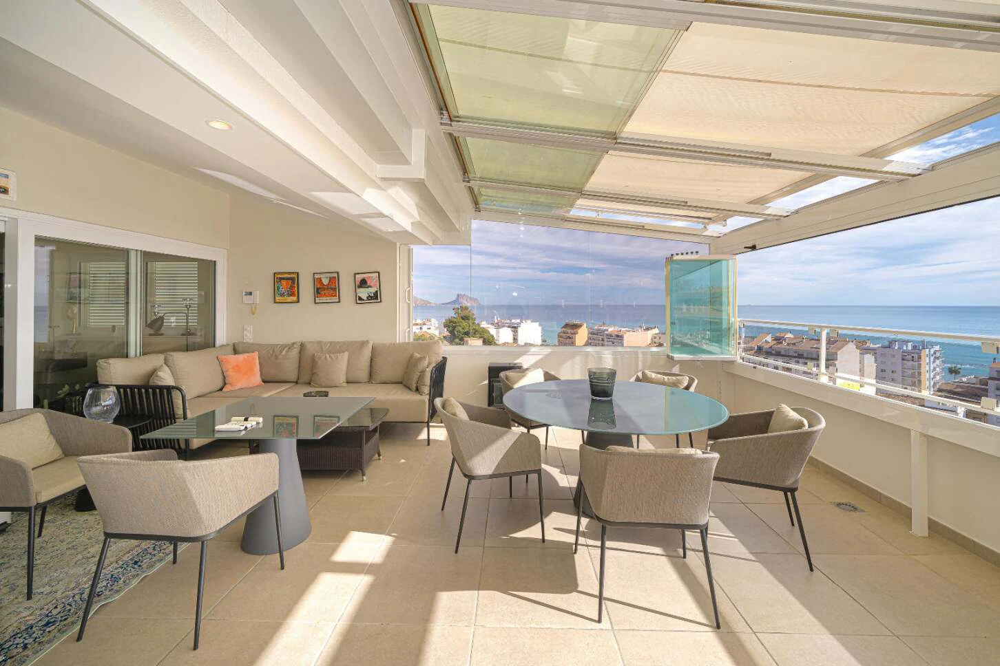 Penthouse op de hele verdieping met 2 onafhankelijke woningen en een adembenemend uitzicht op zee in Altea dorp, Costa Blanca.