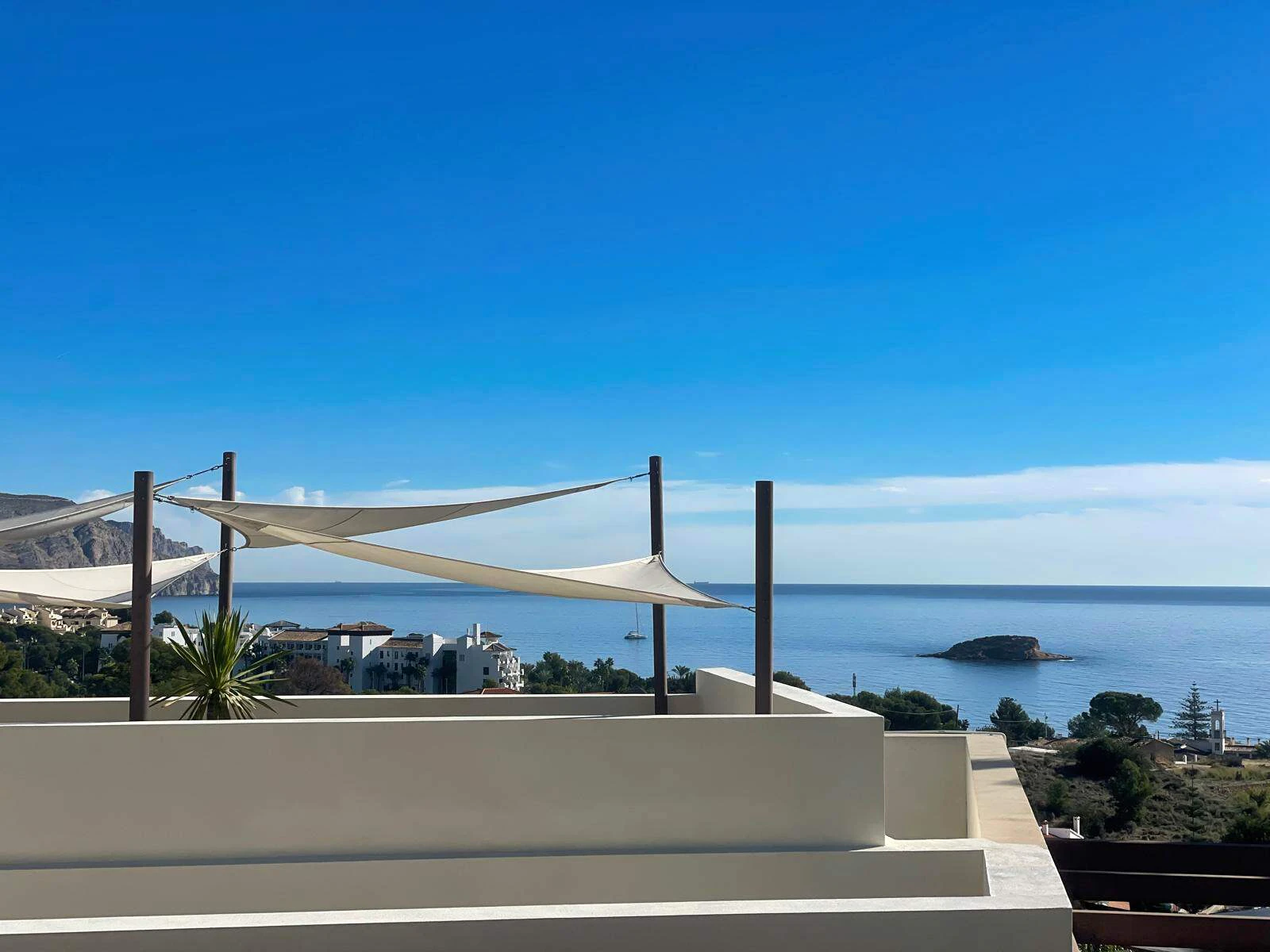 Spectaculaire designvilla in Altea La Olla met panoramisch uitzicht op zee.