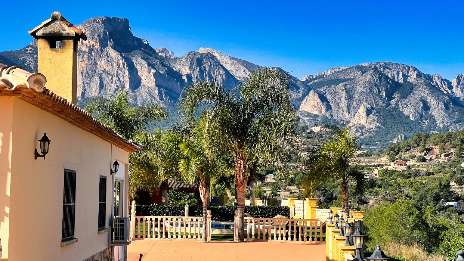 Idyllische Finca met prachtig uitzicht op de bergen in La Nucia