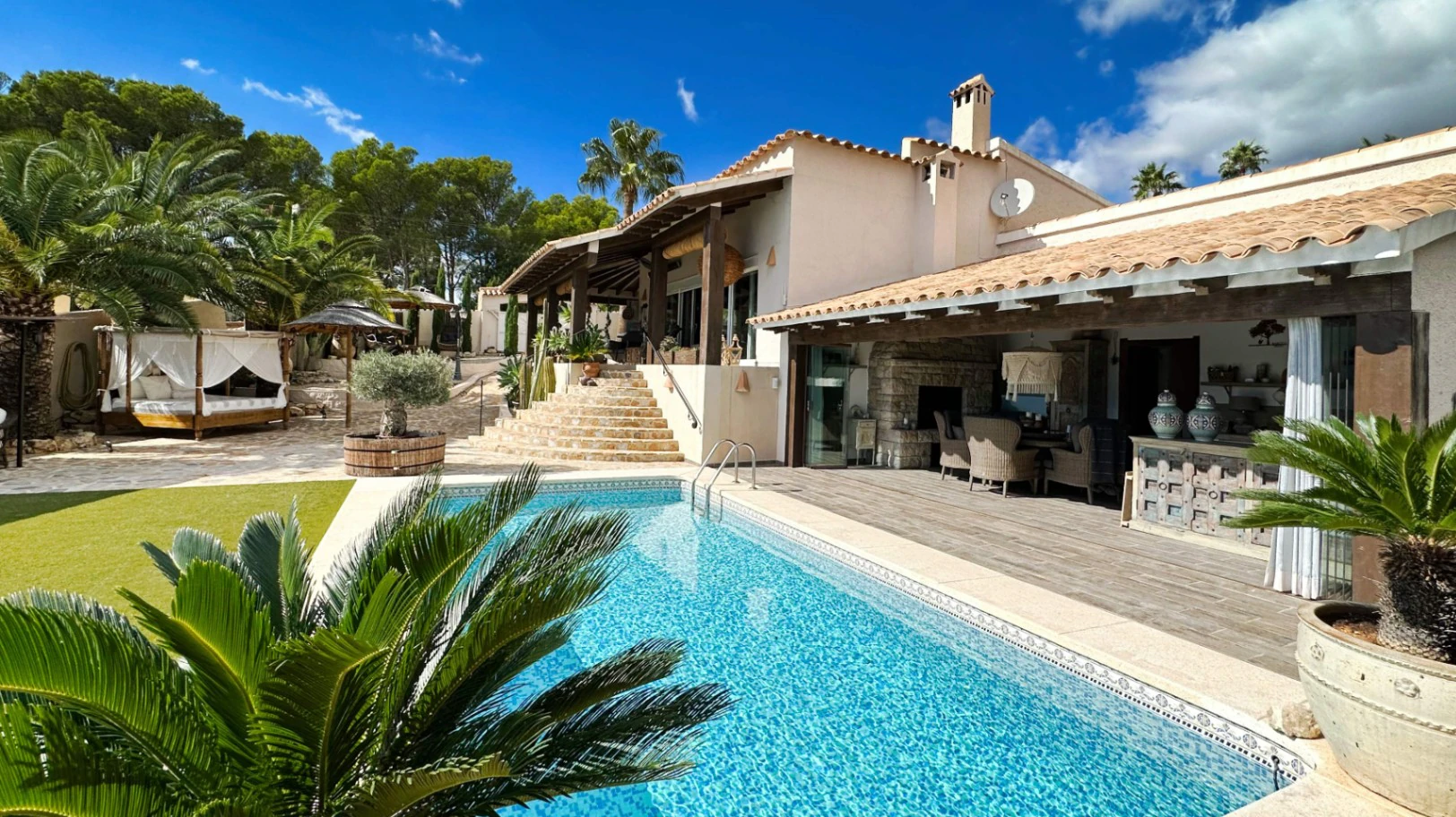 Paradijselijke villa met vlak perceel en mooi uitzicht op zee en bergen in Altea la Vella