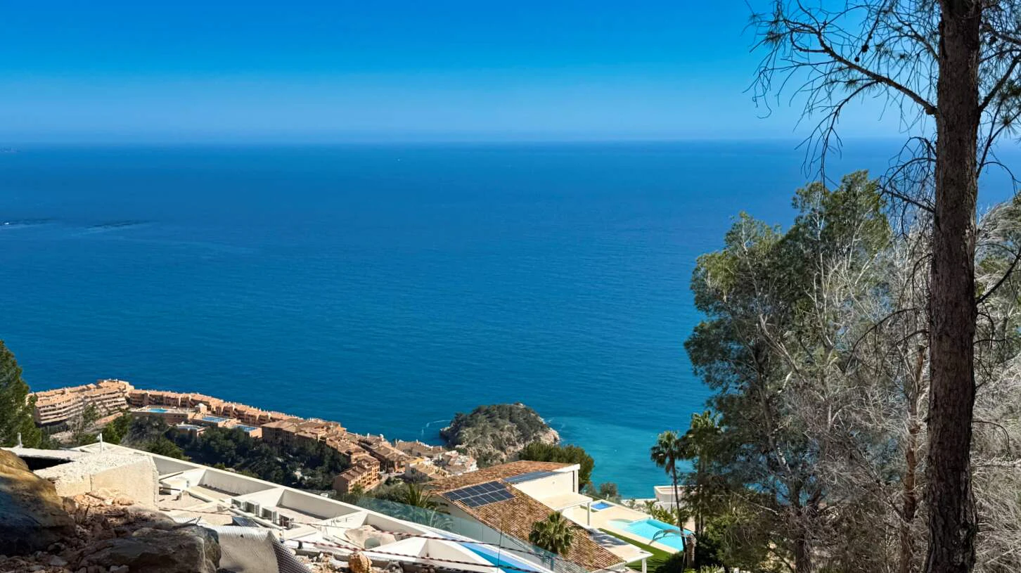 Prime stedelijke kavel met panoramisch uitzicht op zee in Altea Hills, Costa Blanca