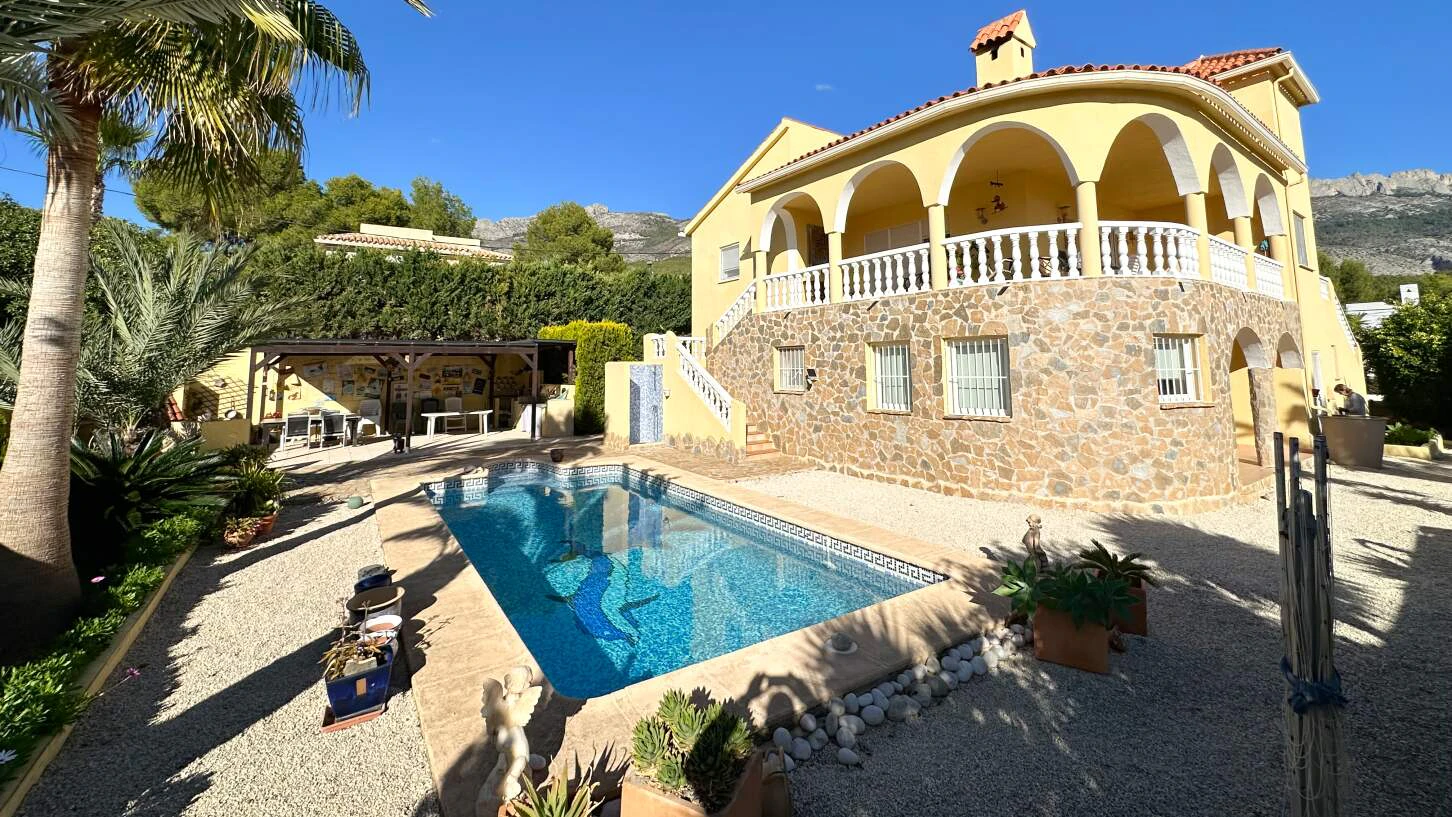 Mediterranean cozy villa with sea views in Residential Santa Clara, Altea