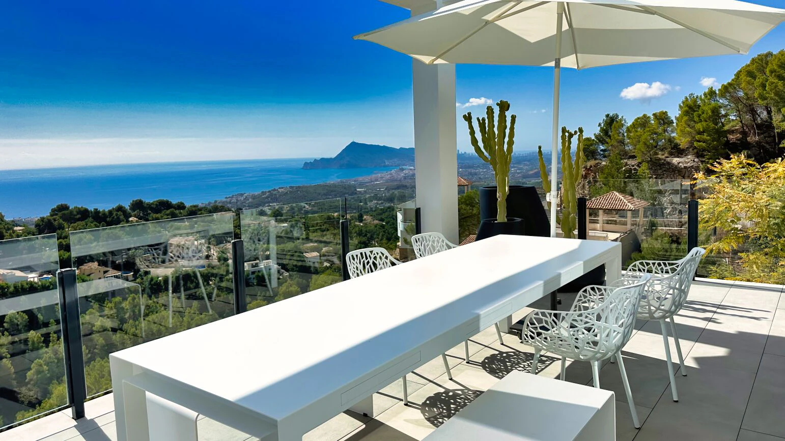 Modern villa with stunning sea views in Altea la Vella
