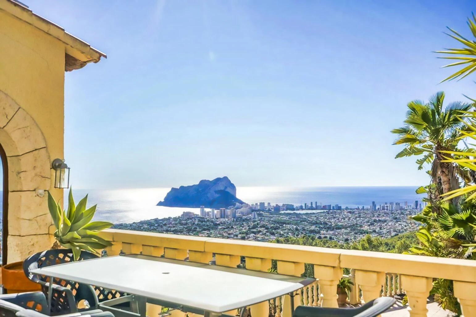 Villa with spectacular views to the sea and the Peñon de Ifach, Benissa
