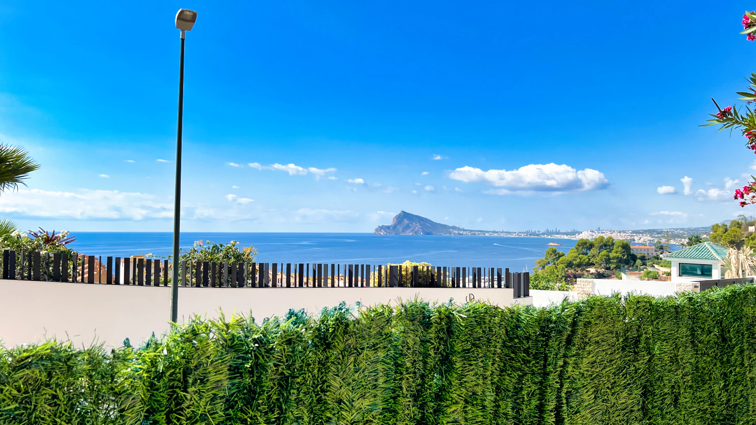 Spacious apartment with sea views for sale in Mascarat, Altea