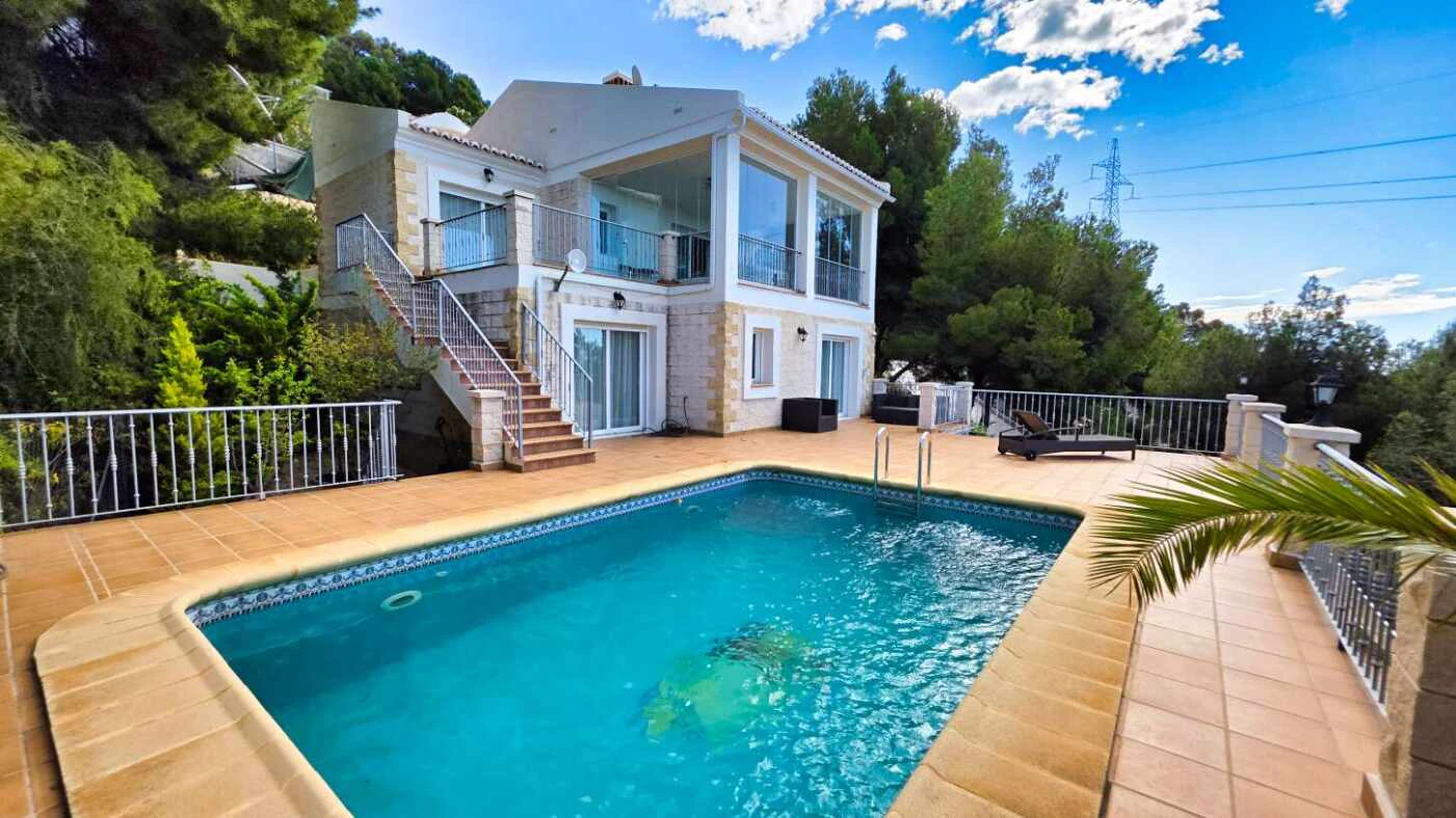 Exclusive mediterranean villa in Altea Hills on a double plot with nice sea views