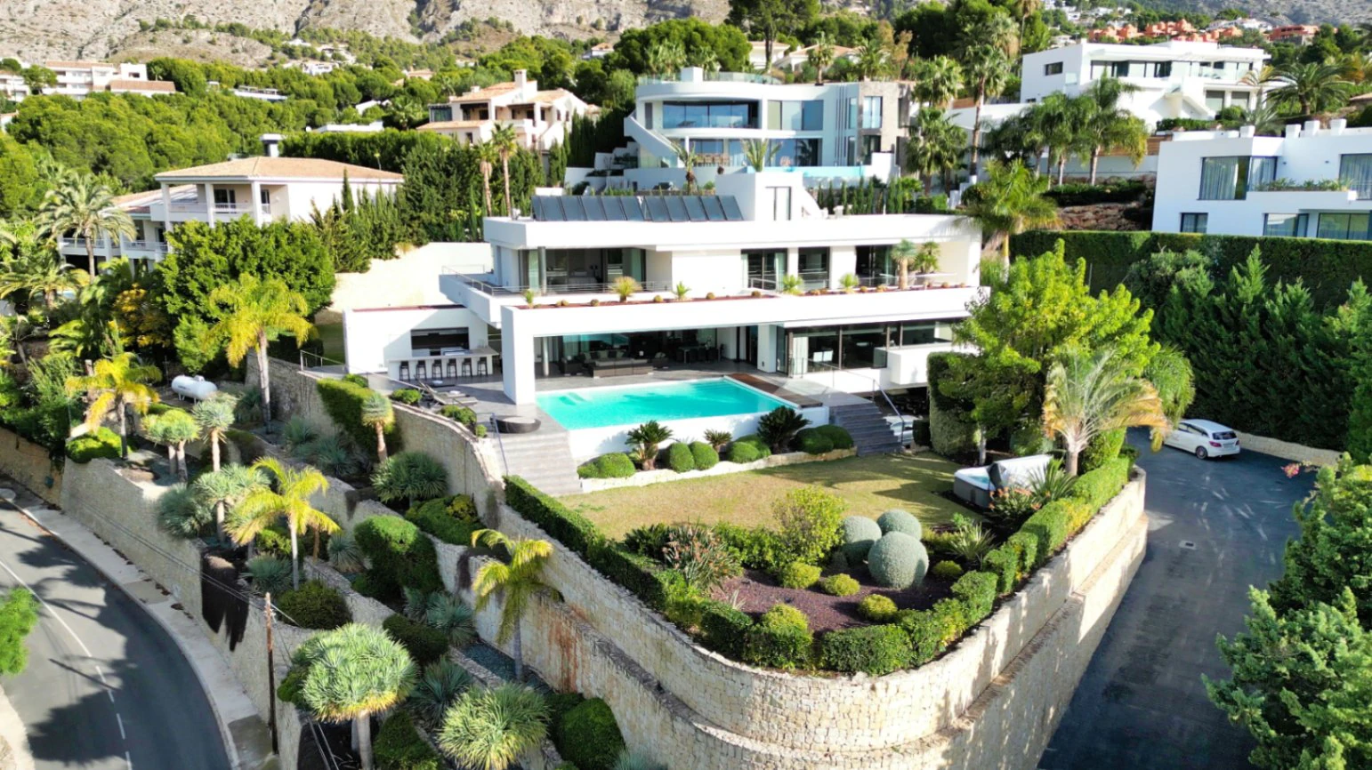 Super luxury modern mansion in Altea by the golf course