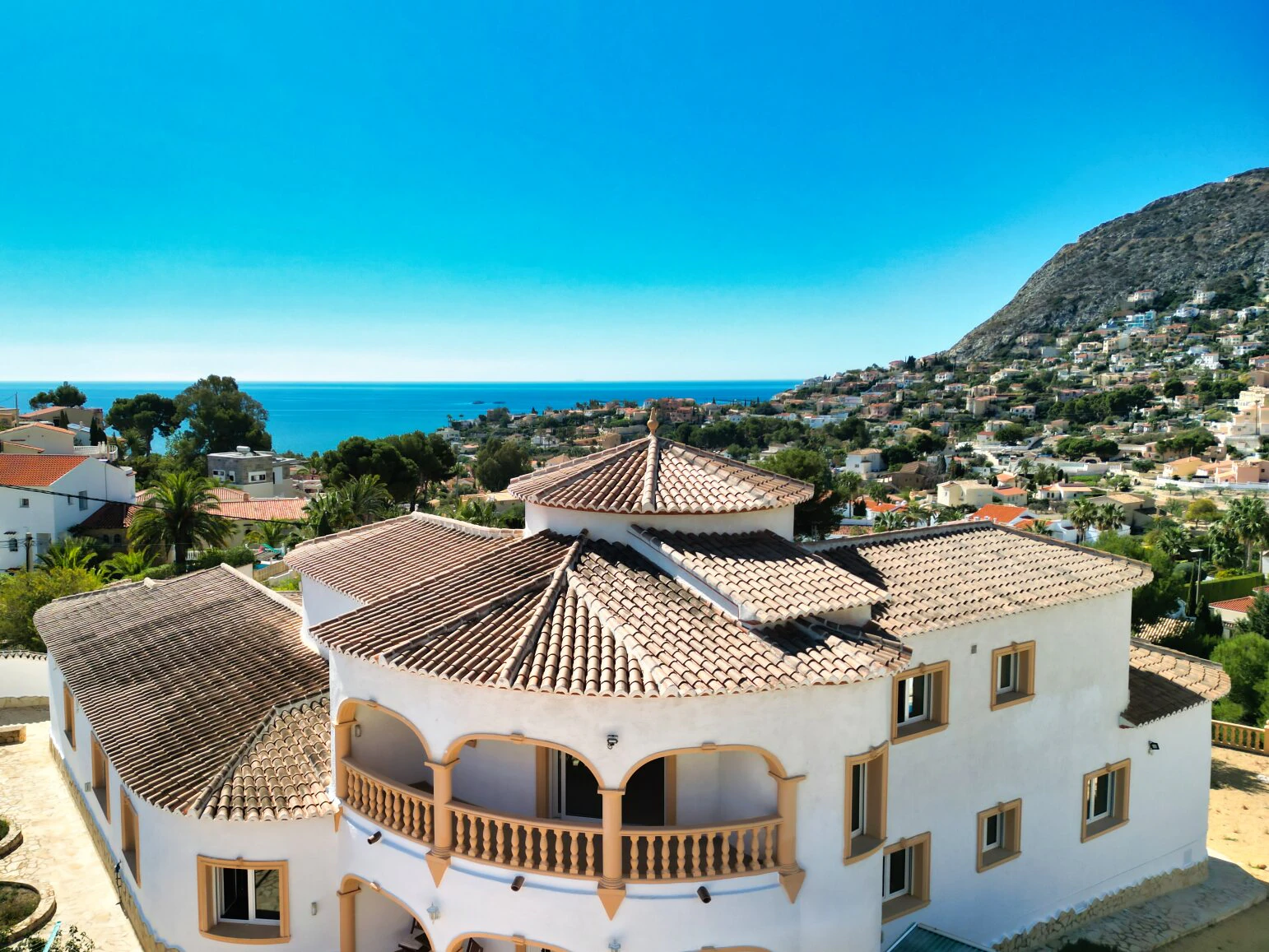 Fantastic villa with sea and mountain views in Calpe