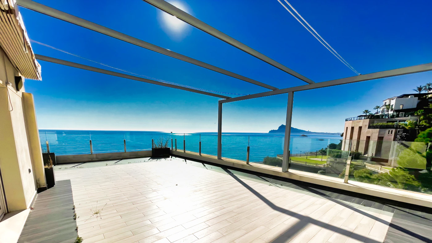 Niesamowity penthouse w pierwszej linii brzegowej w Mascarat, Altea