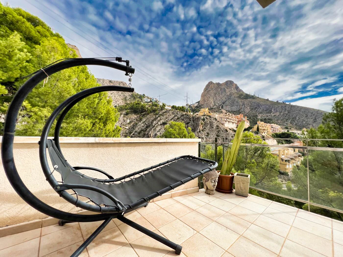 Luminous apartment with mountain views in Mascarat