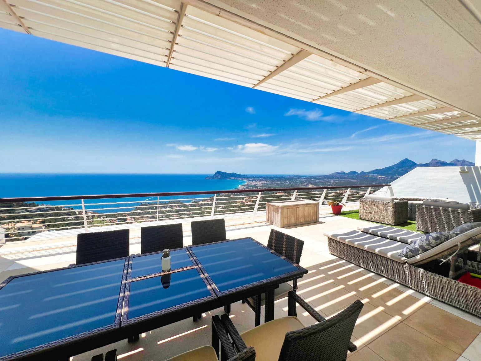 Appartement met adembenemend uitzicht op zee en de bergen in Altea Hills