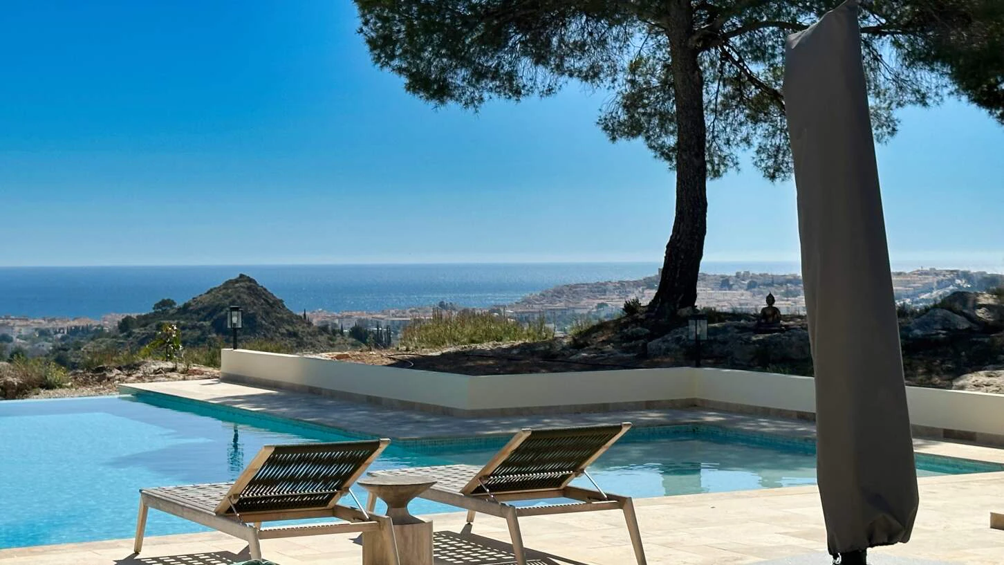 Ekskluzywna, odnowiona willa na płaskiej działce o powierzchni 12.400 m² z panoramicznym widokiem w Altei, Costa Blanca