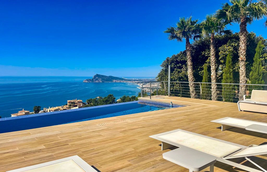Modern villa with stunning sea views in Altea Hills