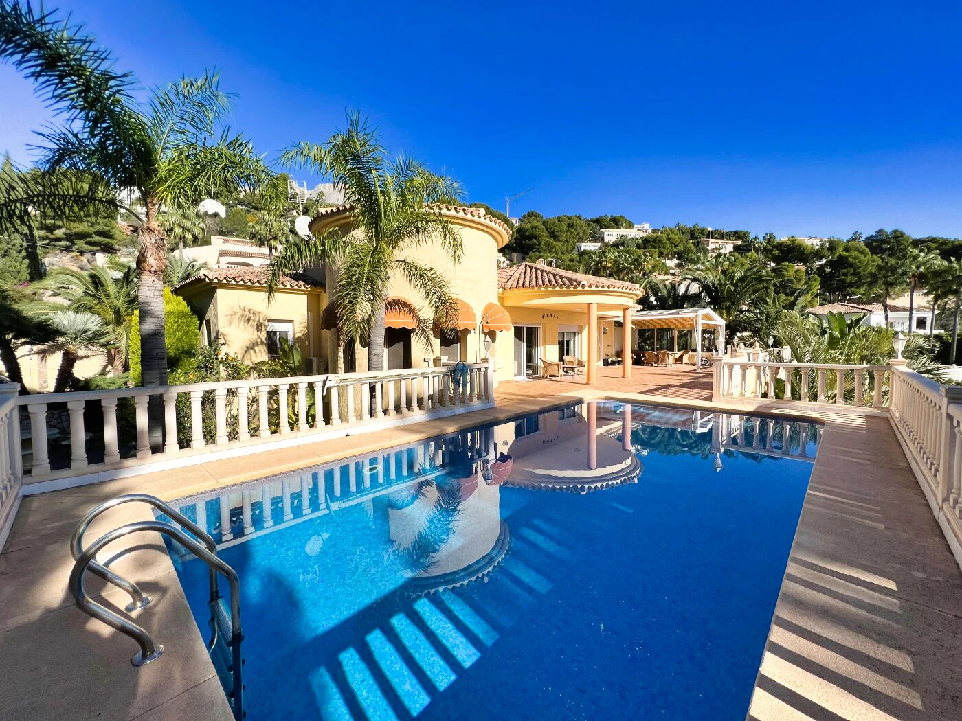 Beautiful Mediterranean villa with sea views in Altea.