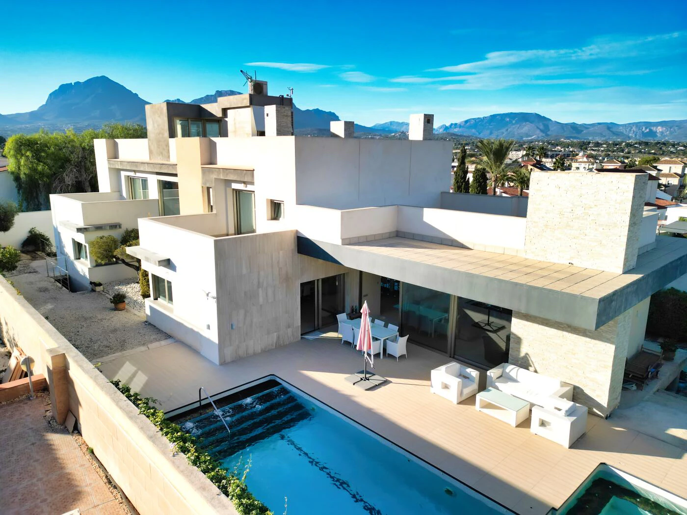 Spectaculaire vrijstaande villa te koop in Albir