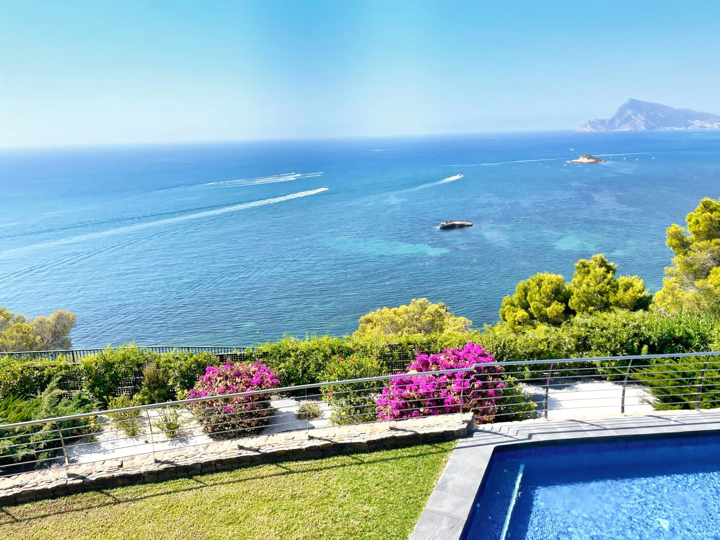 Sea front villa in Altea! A unique luxury villa at the Costa Blanca