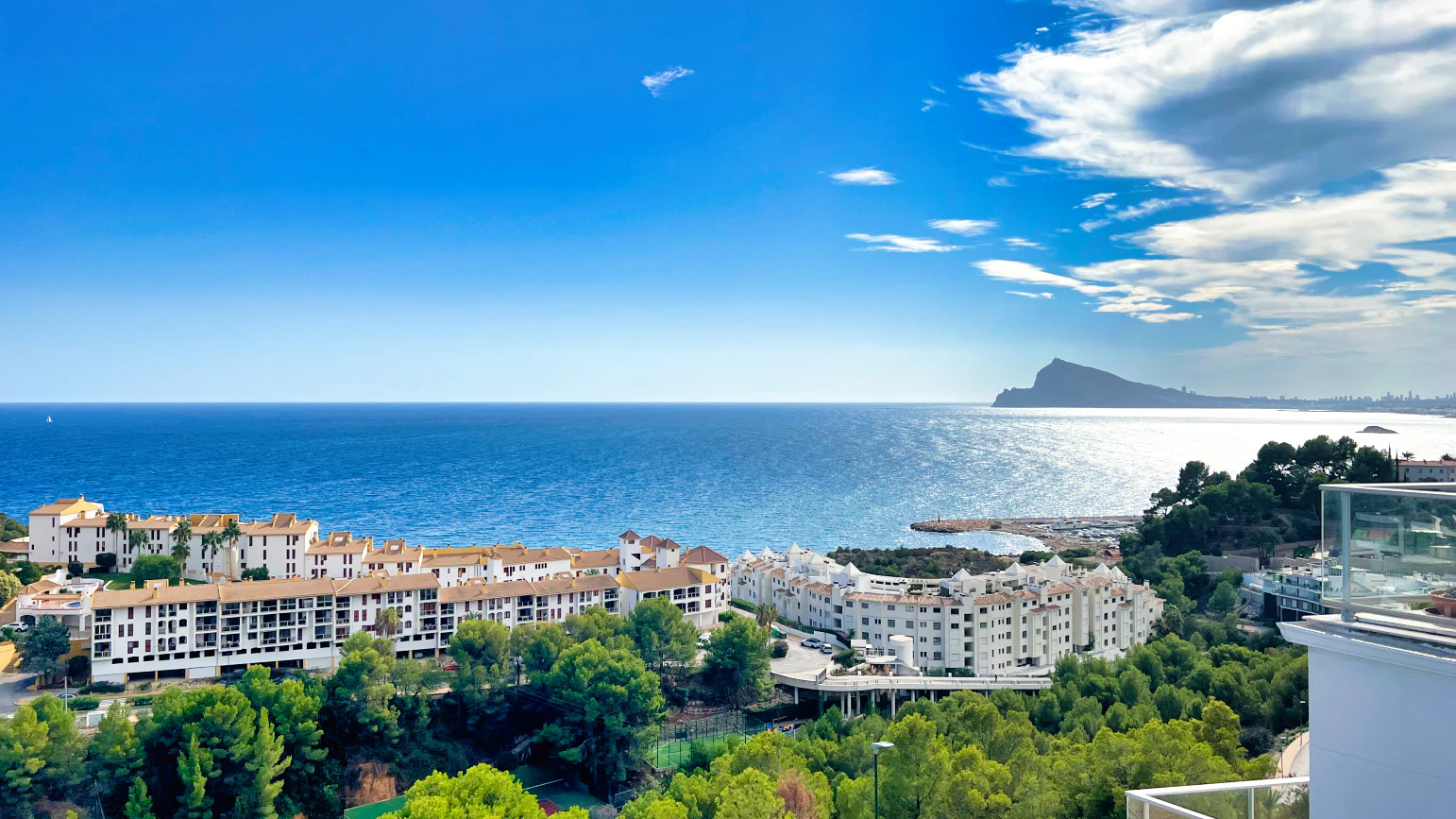 Penthouse with amazing sea views and large terrace in Mascarat