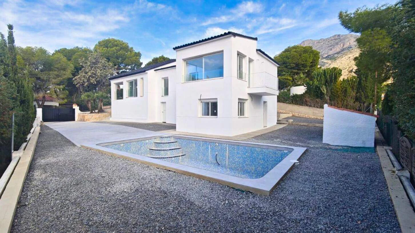 Volledig gerenoveerd vrijstaand chalet in Altea La Vella, Costa Blanca