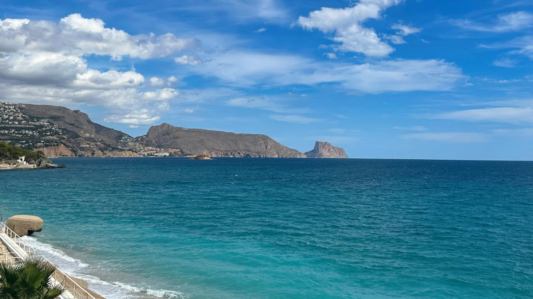 Appartement met directe toegang tot het strand en ongelooflijk panoramisch uitzicht op zee in Cap Negret, Altea