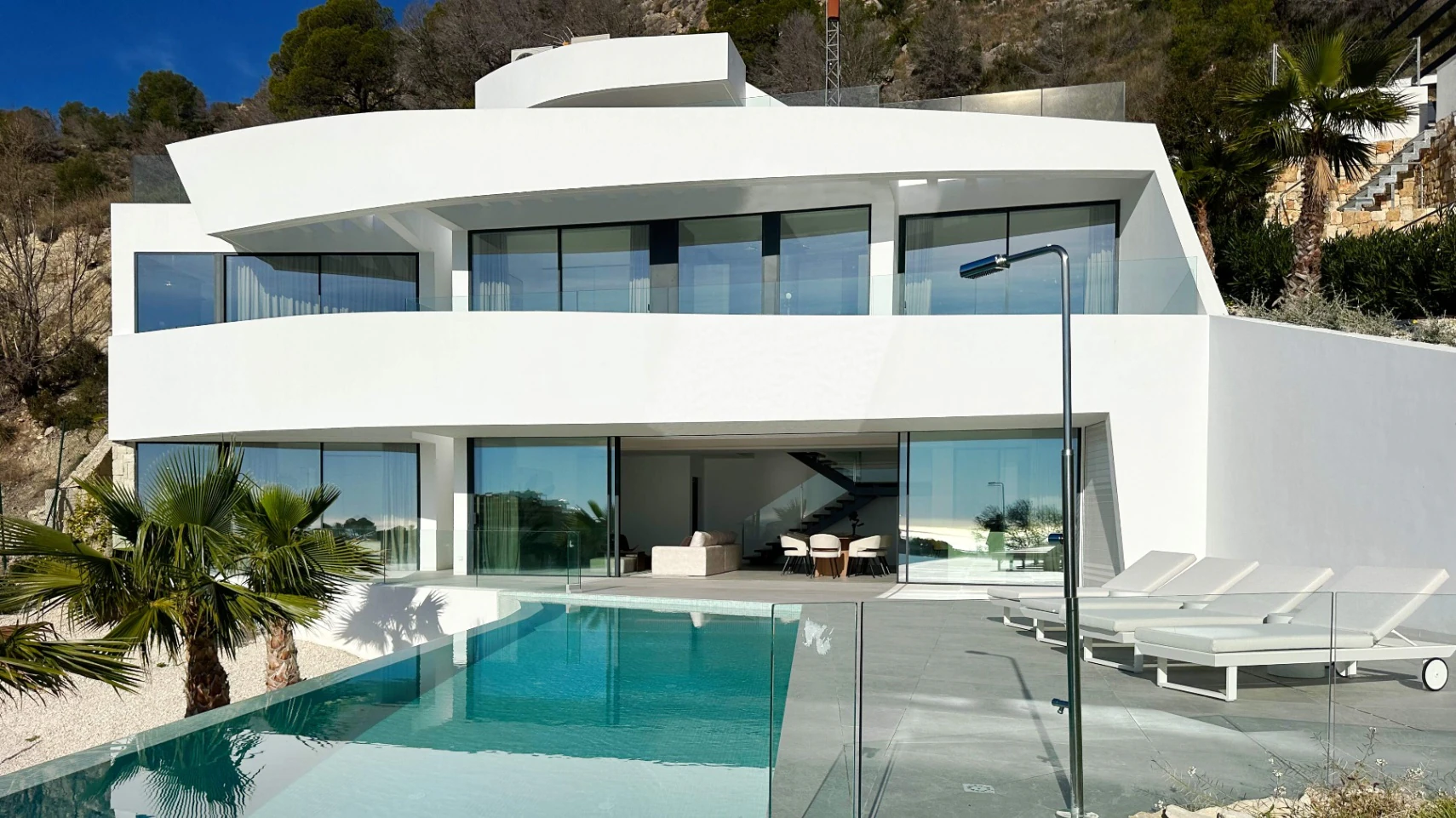 Luksusowa willa z widokiem na morze i nowoczesnym designem w Altea Hills