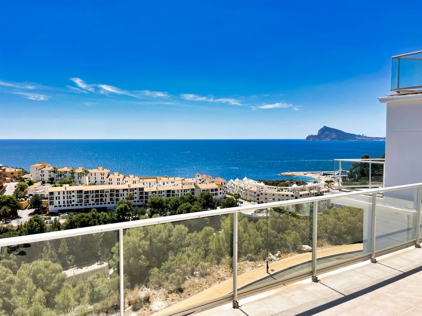 Flat with stunning sea views in the area of Mascarat
