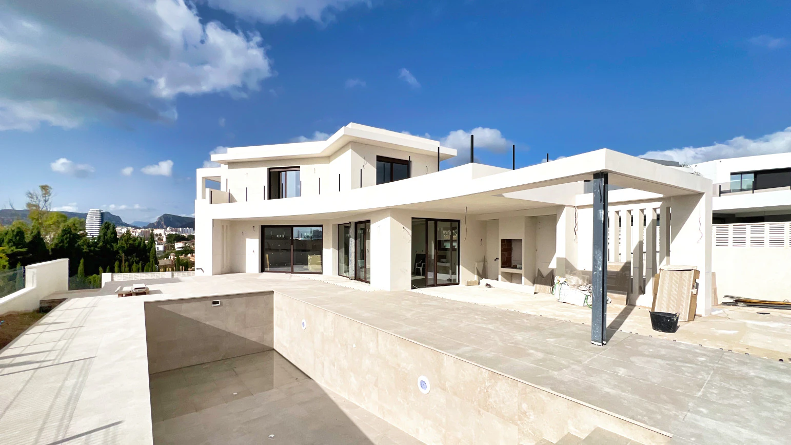 Moderne villa met zeezicht te koop in Calpe