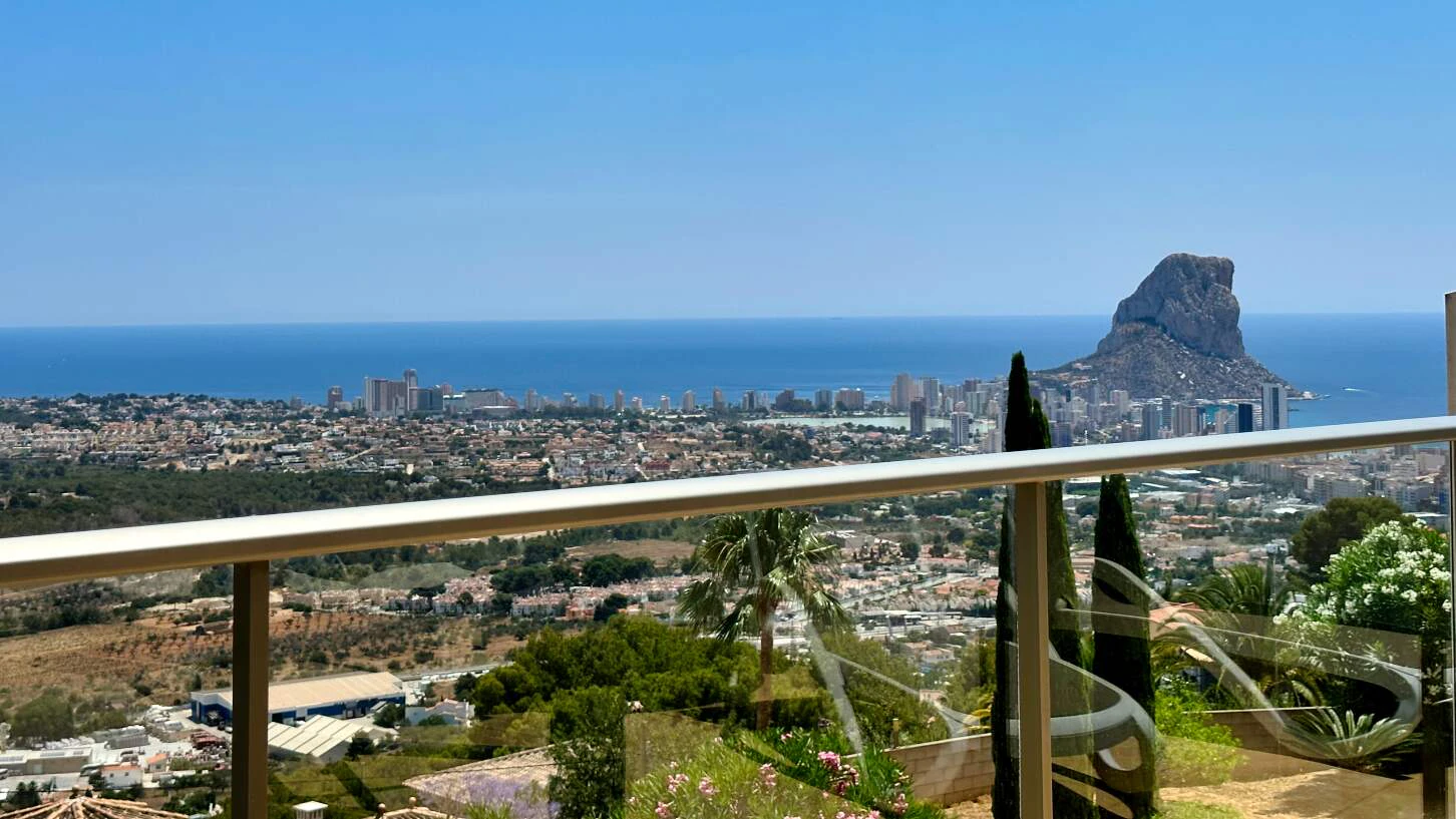 Charming duplex bungalow in Calpe with spectacular views of the Mediterranean