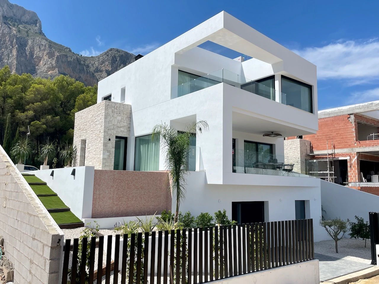 Modern and refined design detached villa in Polop