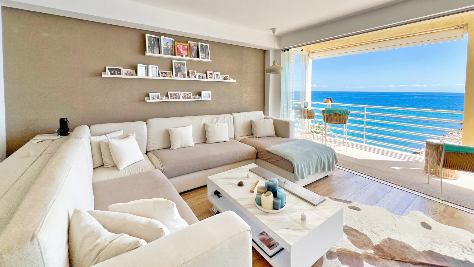 Modern gerenoveerd appartement in eerste zeelijn in Altea