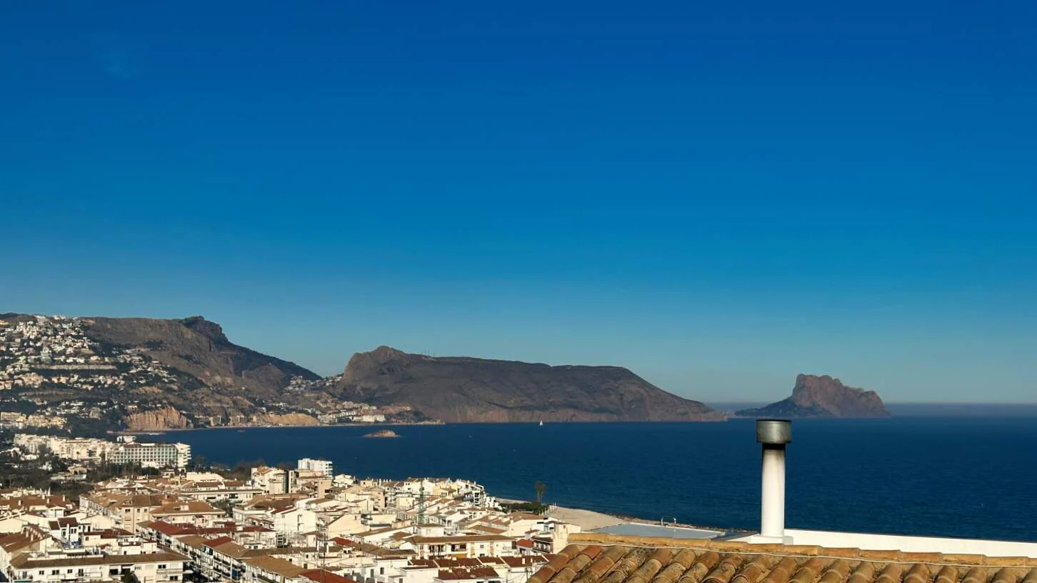 Sole Agent | Prachtige townhouse met dakterras, zeezicht en een toplocatie in Altea Oude Stad, Costa Blanca