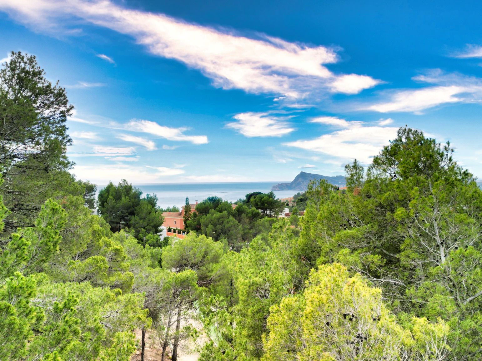 Groot perceel met uitzicht op zee te koop in Altea Hills